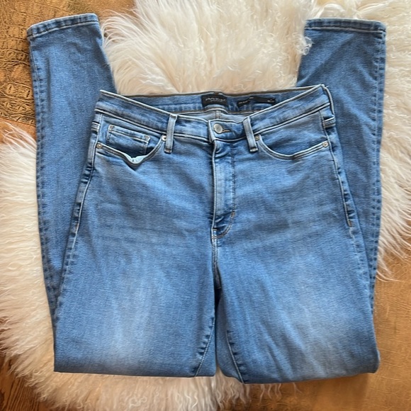 đź’• Banana Republic Medium Wash High Rise Skinny Jeans - Picture 5 of 6